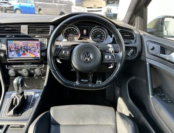 Volkswagen Golf R - Image 8